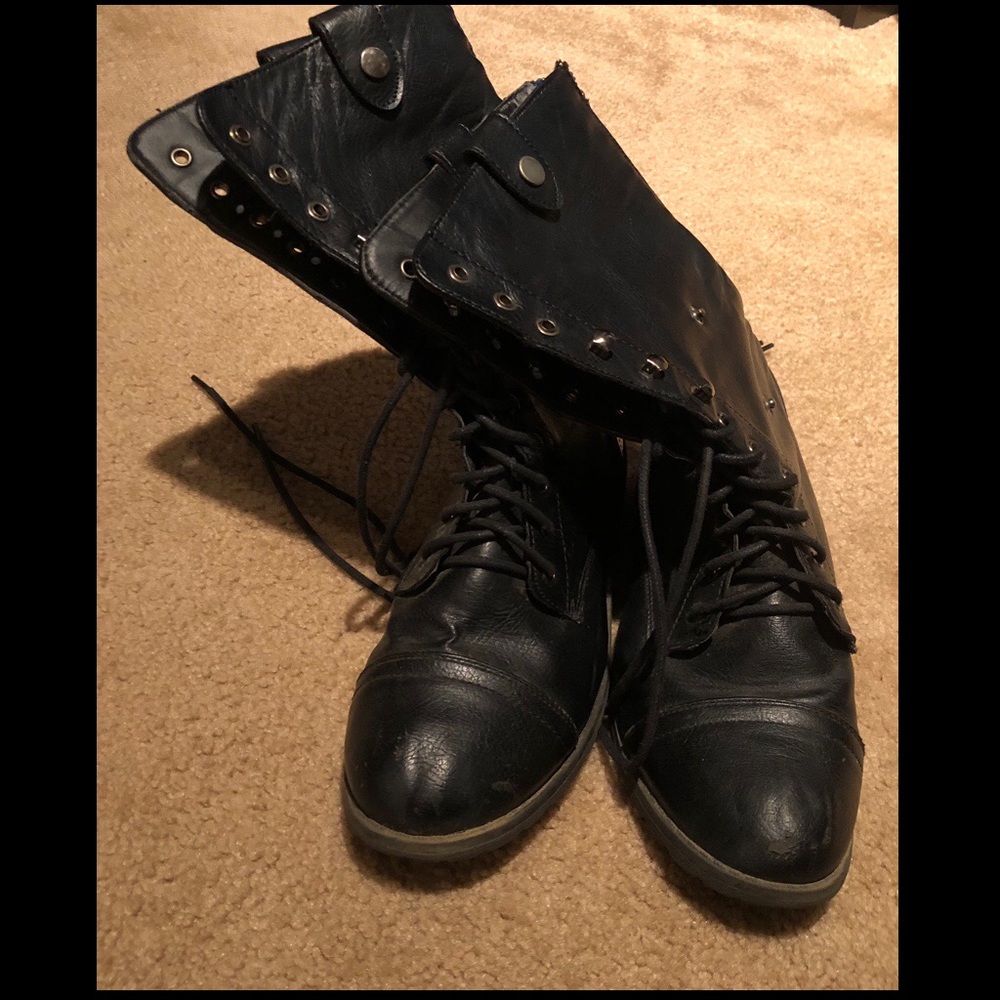 Black lace up combat boots size 7